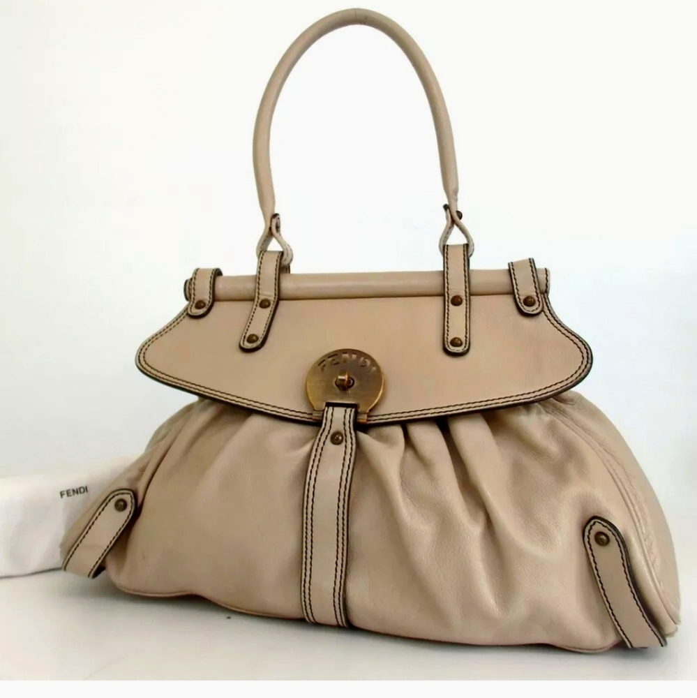 AUTHENTIC BEIGE FENDI HAND BAG LEATHER